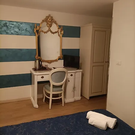 Guest house Palazzo Lion Morosini - Check In Presso Ai Santi Apostoli 3*
