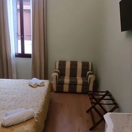 Guest house Palazzo Lion Morosini - Check In Presso Ai Santi Apostoli 3*
