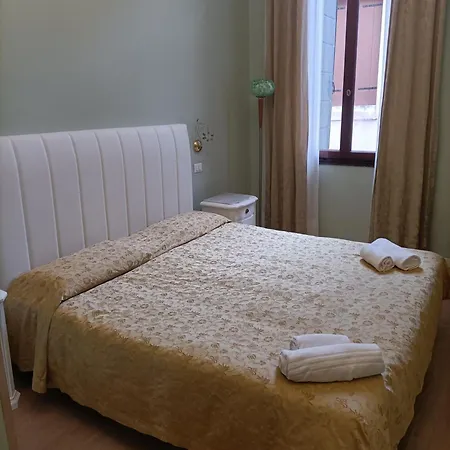 Palazzo Lion Morosini - Check In Presso Ai Santi Apostoli 3*