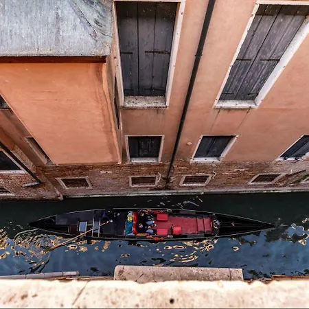 Apartment San Marco Canal View By Bricola