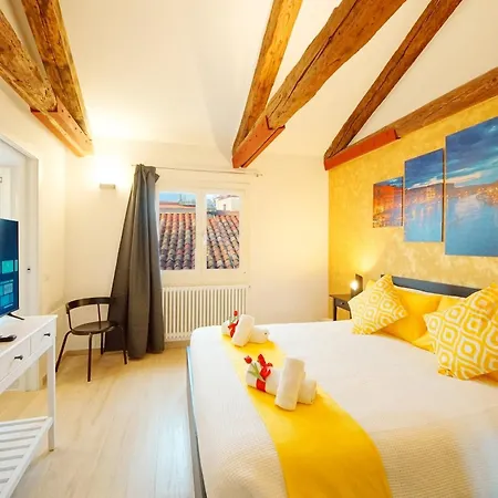 Calle De Le Tre Crose Apartment
