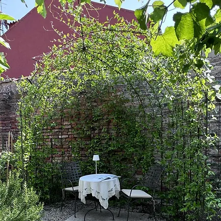 Carmen Garden Bed & Breakfast *