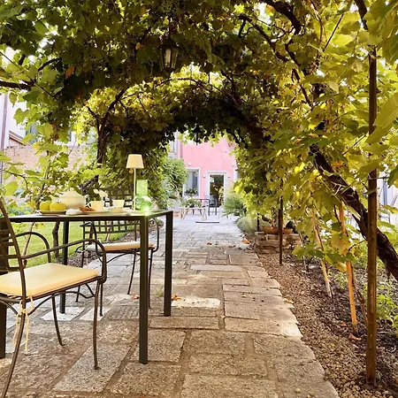 Carmen Garden Burano