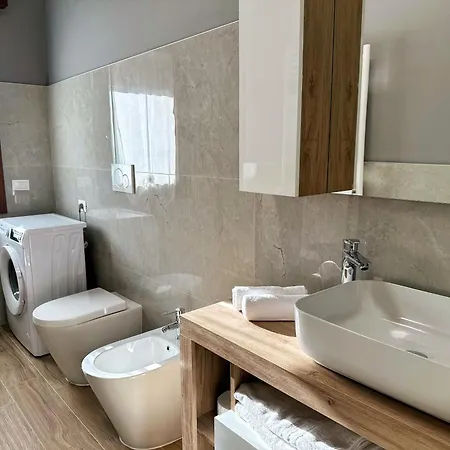 Apartment Parisi - Aleardi 2 *