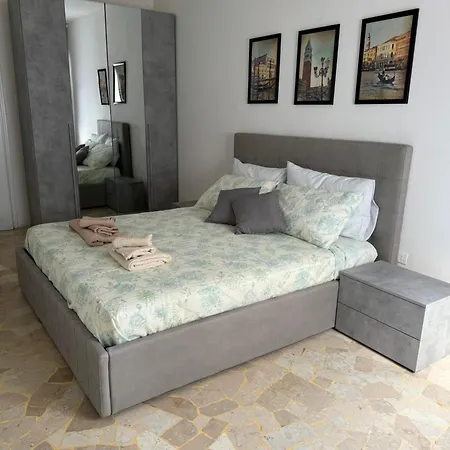 Apartment Grey Venice