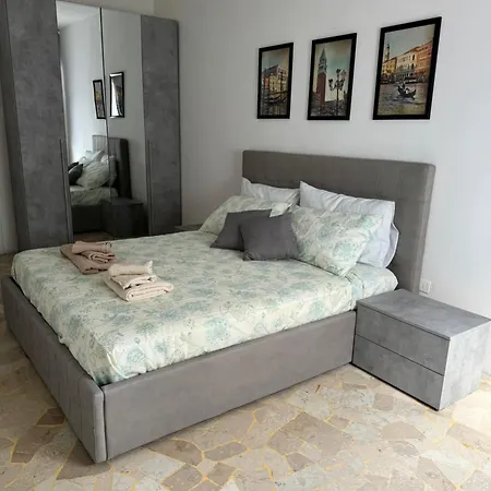 Apartment Grey Venice