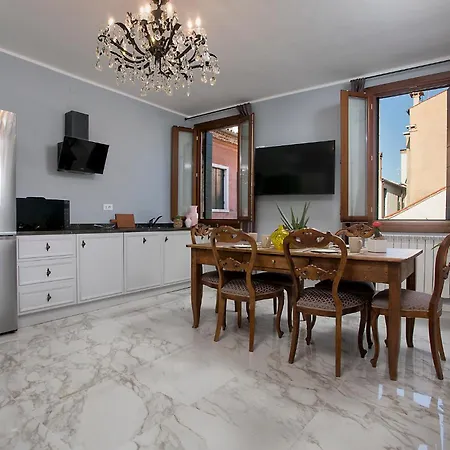 San Marco Elegant Apartment Venice