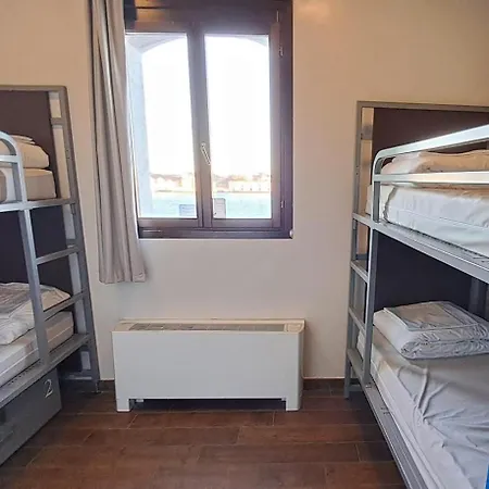 Hostal Generator *