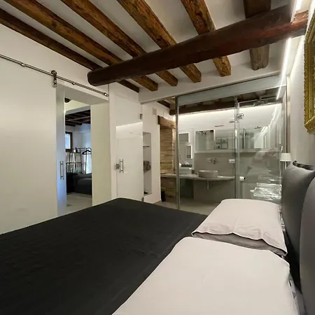 Veniceloft 5minutefromrialto 10minutefromsanmarco 5minitestationtrain Infrontofcad'oro Venice