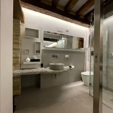 Apartment Veniceloft 5minutefromrialto 10minutefromsanmarco 5minitestationtrain Infrontofcad'oro *