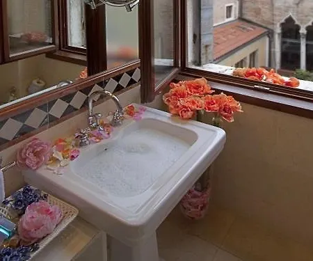 Hotel Al Ponte Dei Sospiri 4*