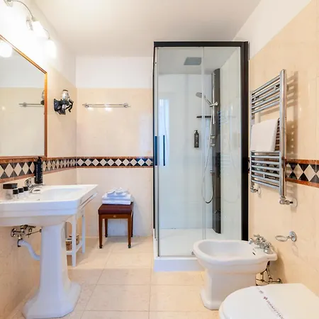 Al Ponte Dei Sospiri Hotel 4*