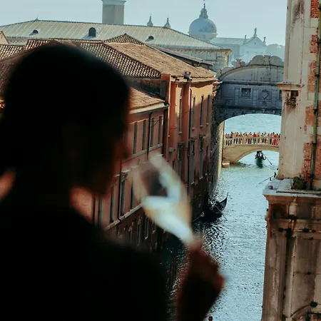 Al Ponte Dei Sospiri 4*