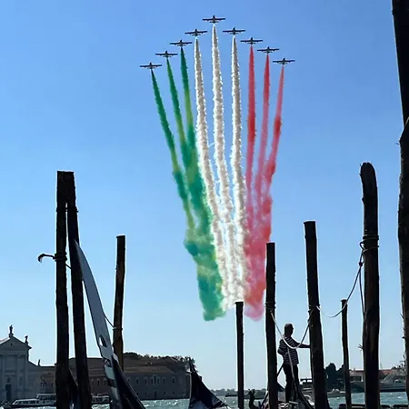Veniceloft 5minutefromrialto 10minutefromsanmarco 5minitestationtrain Infrontofcad'oro Apartment *