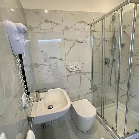 Arbi Venice Station Guest house