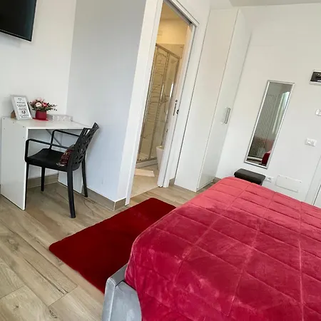 Arbi Venice Station Guest house *