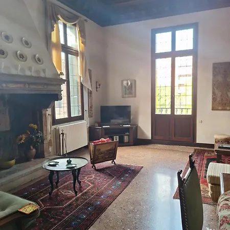 Inside Palazzo Foscarini Apartamento *