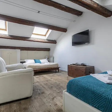 Lovely Attic For 4 Person With Wifi - A/c Apartment *