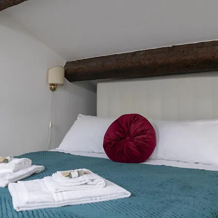 Lovely Attic For 4 Person With Wifi - A/c