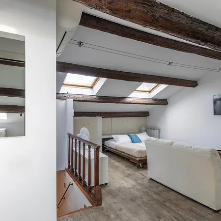 Lovely Attic For 4 Person With Wifi - A/c Apartment