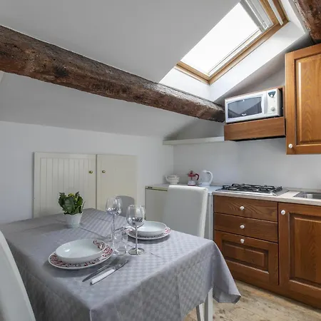 Apartment Lovely Attic For 4 Person With Wifi - A/c