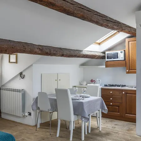 Lovely Attic For 4 Person With Wifi - A/c Apartment *