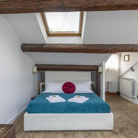 Lovely Attic For 4 Person With Wifi - A/c