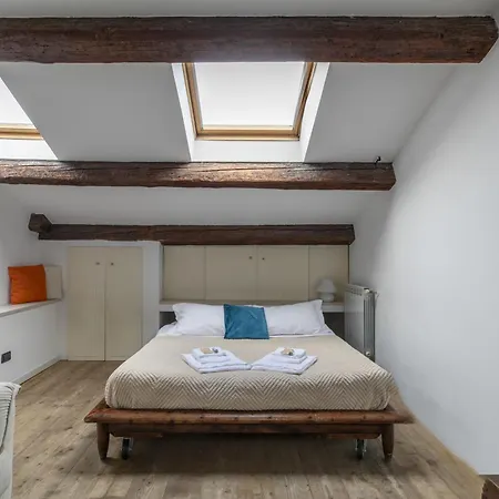 Lovely Attic For 4 Person With Wifi - A/c Apartment *