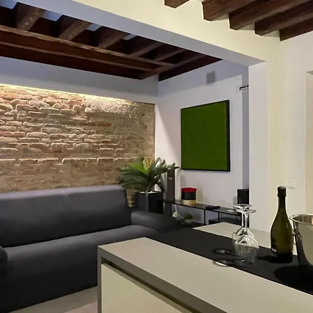 Veniceloft 5minutefromrialto 10minutefromsanmarco 5minitestationtrain Infrontofcad'oro Apartment *