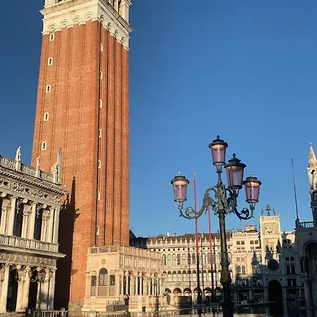 Veniceloft 5minutefromrialto 10minutefromsanmarco 5minitestationtrain Infrontofcad'oro Apartment *