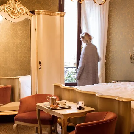 Hotel Flora