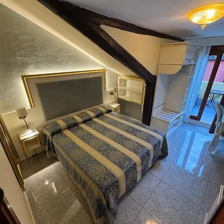 Tivoli Hotel 2*