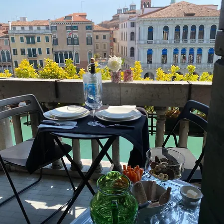 Apartment Rialto Terrace On The Grand Canal Venice