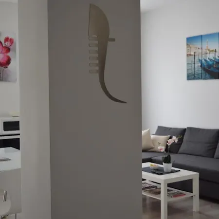 Zara Free Parking Apartment