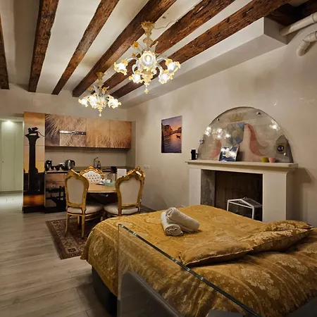 Apartment La Residenza Di Carlo Close To Piazza San Marco