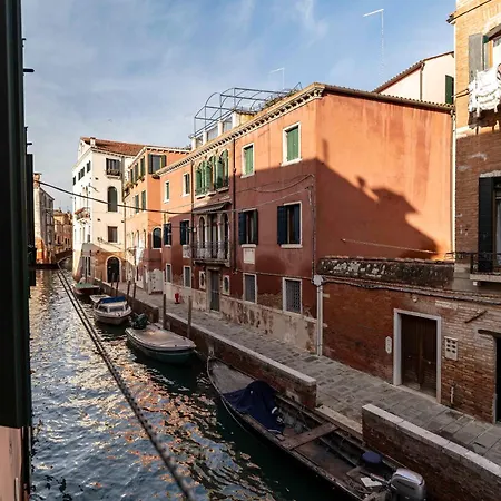 House Canal 2