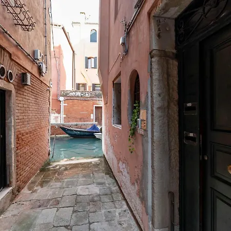 House Canal 2 Venice