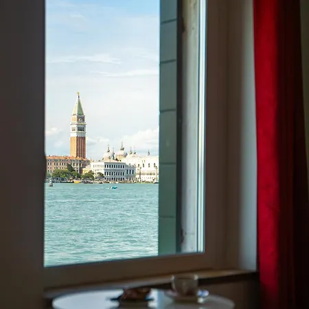 3 Windows On St - Waterfront Apartment Venice