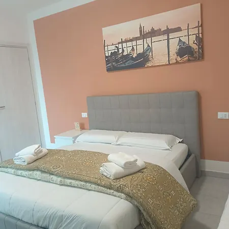Venice Apartments * Venice