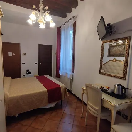 Konukevi Alloggi Ss Giovanni E Paolo 2*