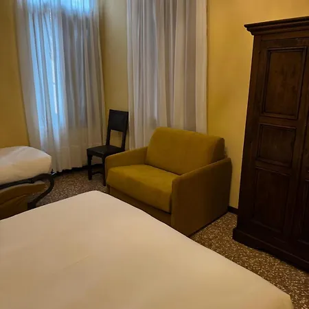 古尔拉托旅馆 *