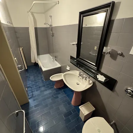 Apartment Charming Large Palazzo In Center For Up To 9 People