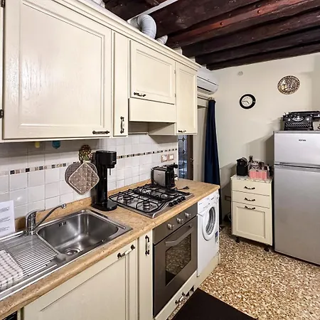 Historical Flat In Cannaregio, Apartment Venice