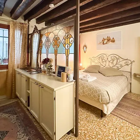 Historical Flat In Cannaregio, *