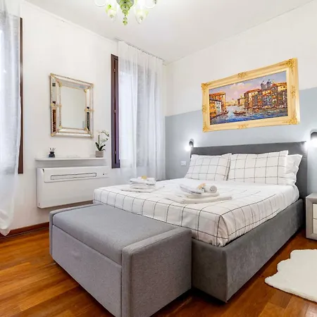 House Canal 2 *