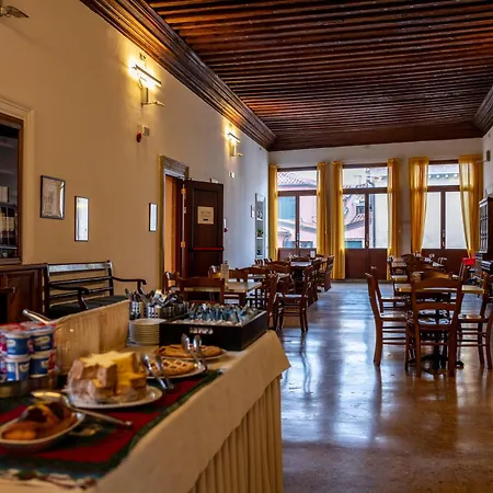 Foresteria Valdese Hostel Wenecja