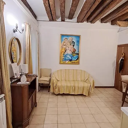Rialto Laura Apartment