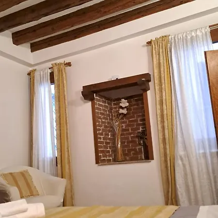 Rialto Laura Apartment *