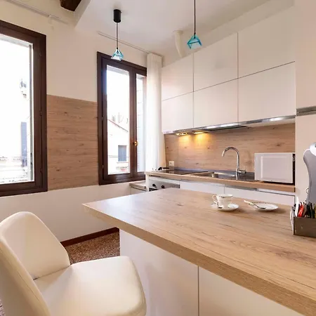 Apartment House Canal 2 *