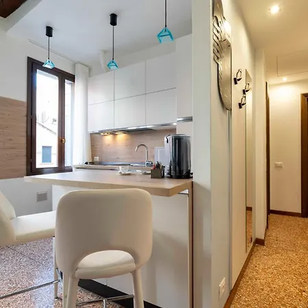 House Canal 2 * Venice